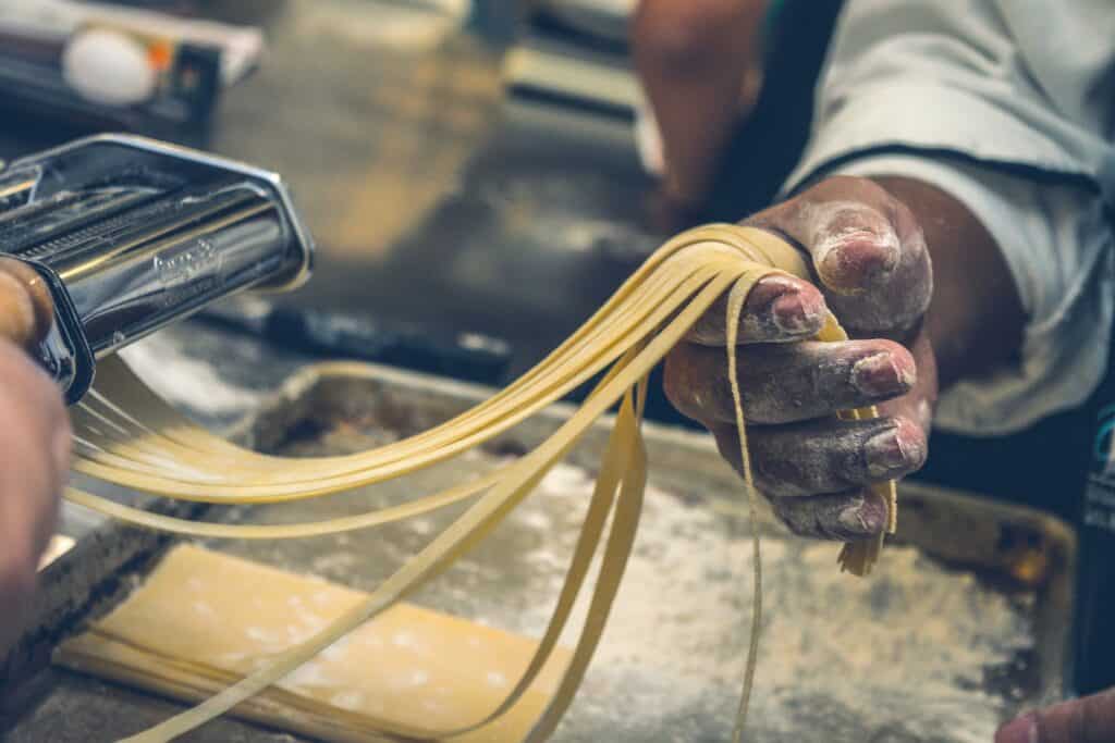 hjemmelaget pasta med pastamaskin